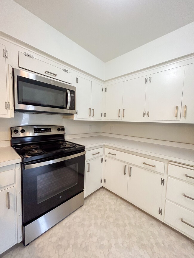 Photo - 6300-6310 Vernon Ave