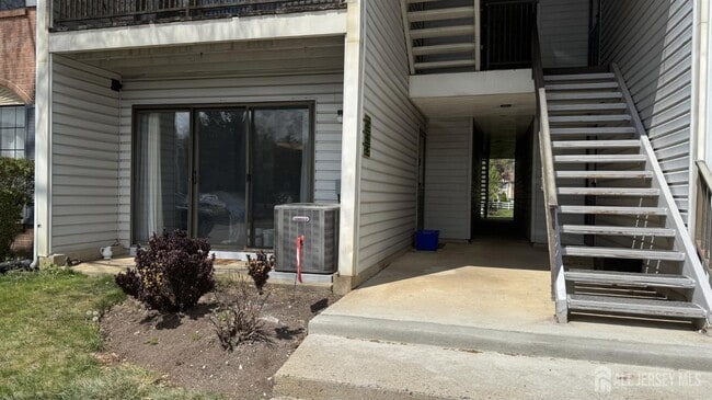 Building Photo - 366 Lancaster Ct