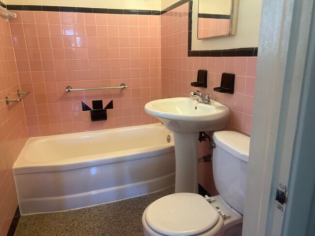 Photo - 505 NE 150th St Unidad 1