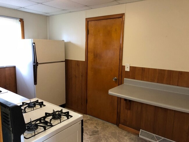 Photo - Comfy 2-Bedroom Home with Garage in Moline