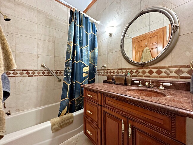 Photo - 450 Humboldt St