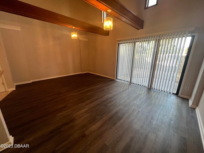 Photo - 16 Oakwood Park