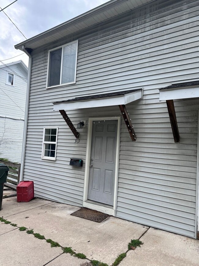 Building Photo - 367 Pine St Unit 369