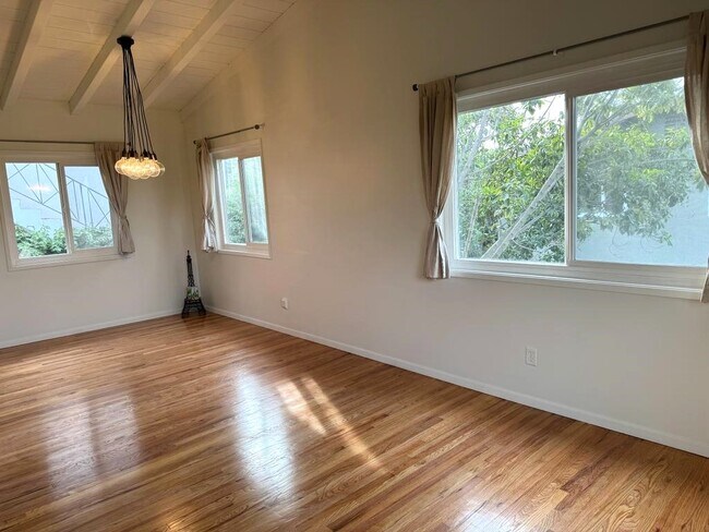 Photo - 2372 Teviot St Unit 1-2