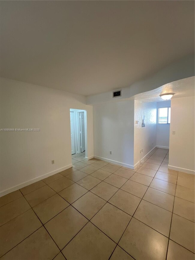 Photo - 421 SW 6th St Unidad 4