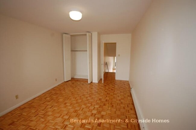 Photo - 125 Chiswick Rd Unidad 114