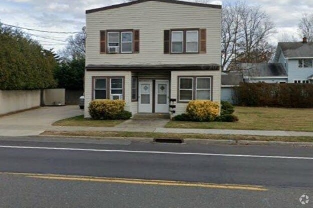 Building Photo - 111 Higbie Ln Unit 111 2nd floor Rental