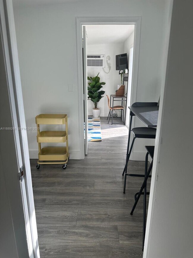 Photo - 2943 SW 36th Ave Unidad STUDIO