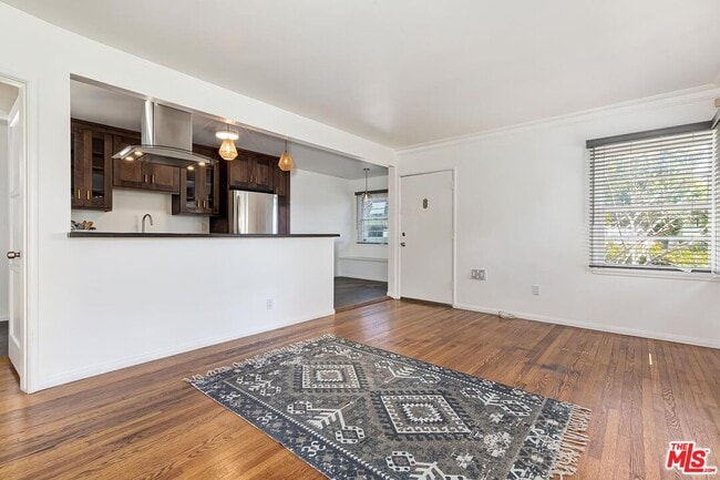 Photo - 3823 Moore St