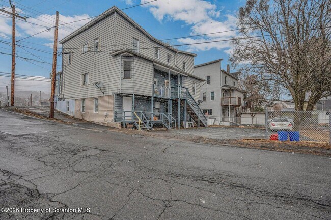 Photo - 1200 Main St