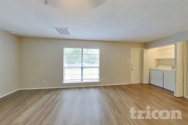 Photo - 1610 Pilot Way