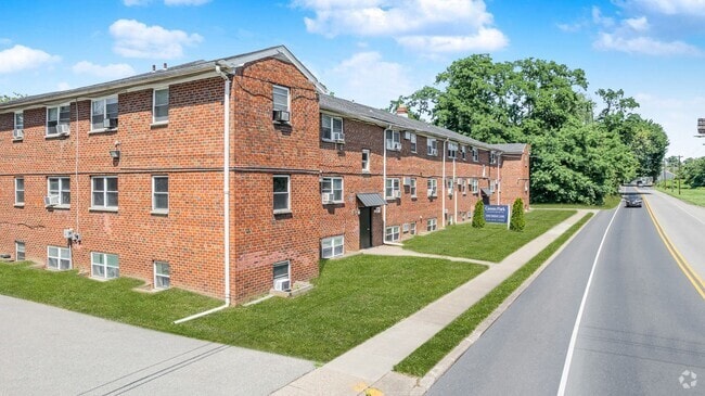 Building Photo - Green ParK Apartments