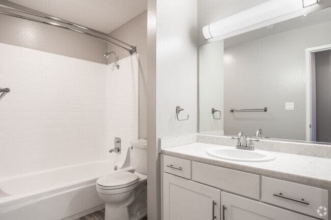 1HAB, 1BA - Santa Clara Cuarto de baño - Mission Heights Apartments