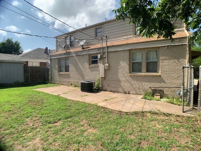 Building Photo - Huge 3 Bedroom OKC - Great Neighborhood Rental