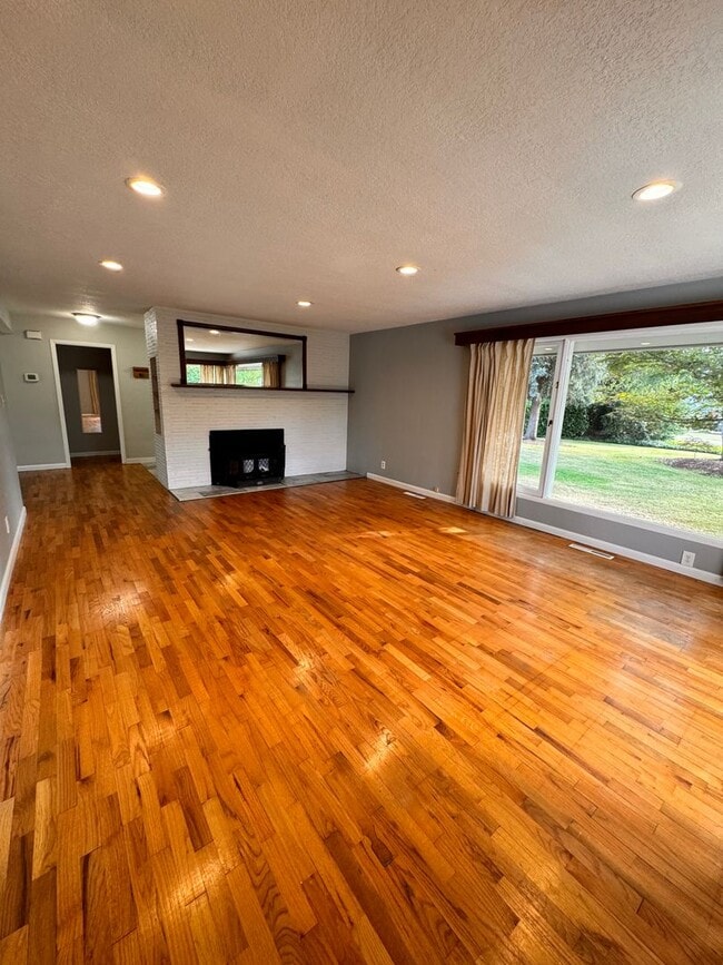 14 Royal Oaks Dr