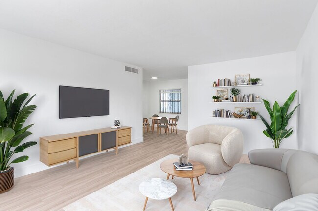 Photo - Lakeshore Presidential Apartments