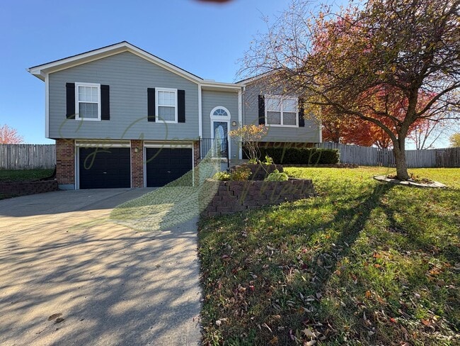 Building Photo - BEAUTIFUL BLUE SPRINGS HOME!!!