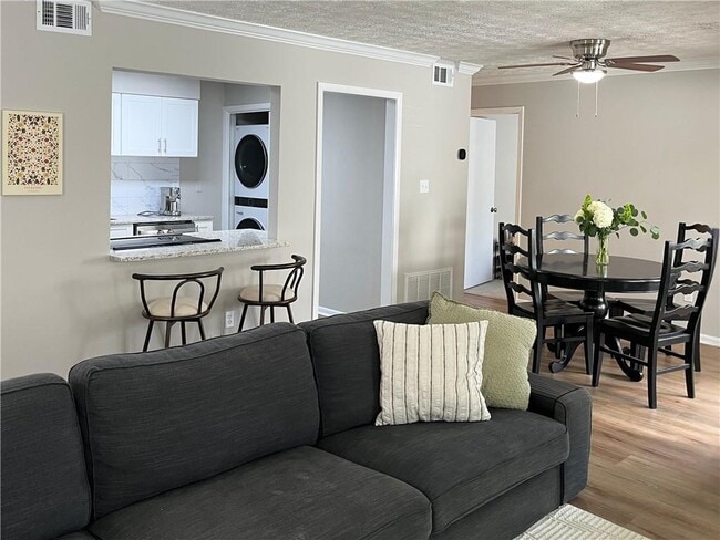 Building Photo - 5155 Roswell Rd NE Unit 6