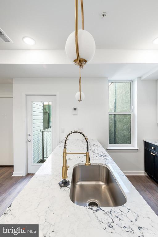 Photo - 608 S American St Unidad 6