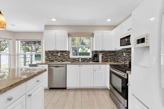 Building Photo - 10766 Crescendo Cir