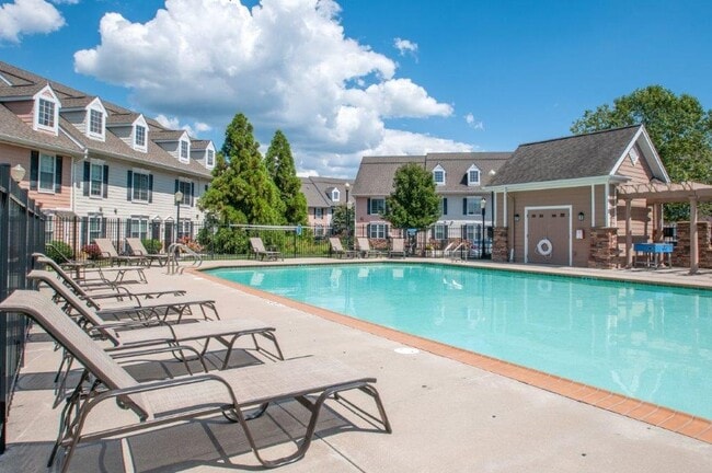 Montgomery Manor Apartments & Townhomes