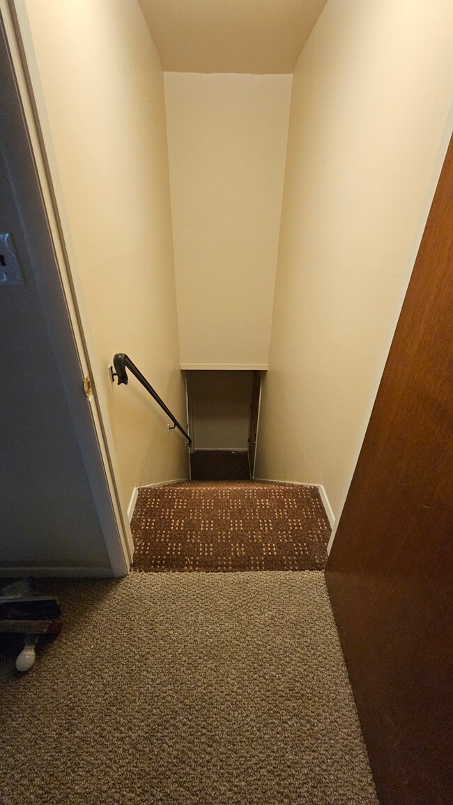 Hall - 2363 Mount Carmel Ave Unit 2