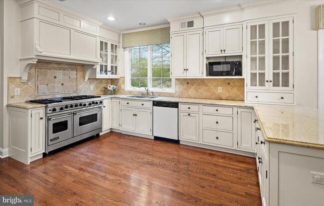 Photo - 12 Windermere Way