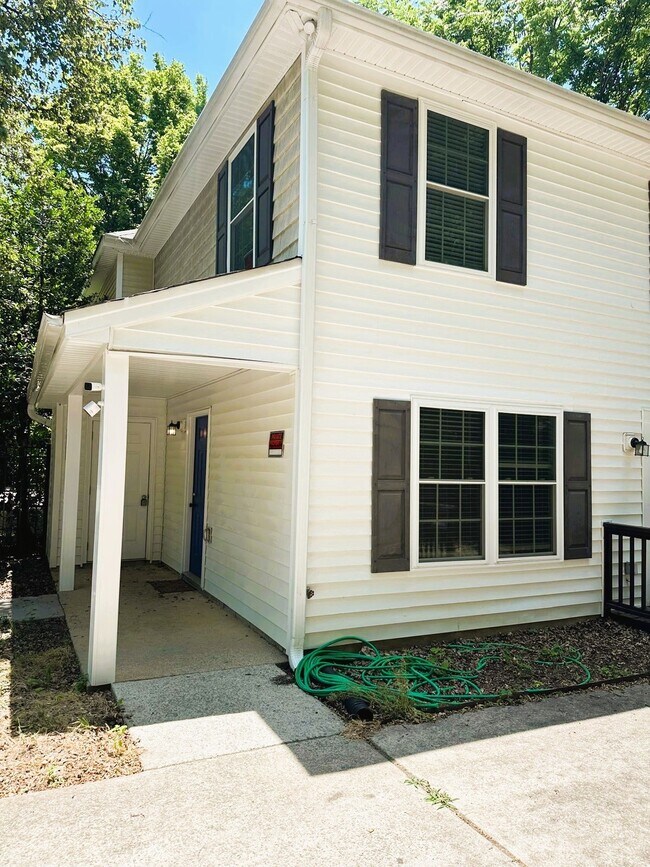 Photo - 220 Bladen St