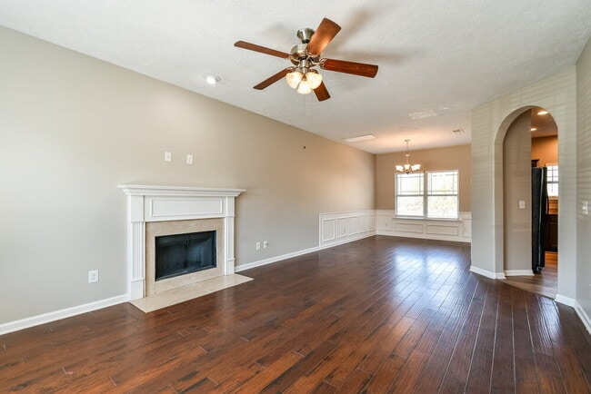 Photo - 6465 Paddington Way