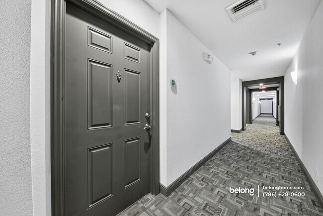 Photo - 2421 NE 65th St