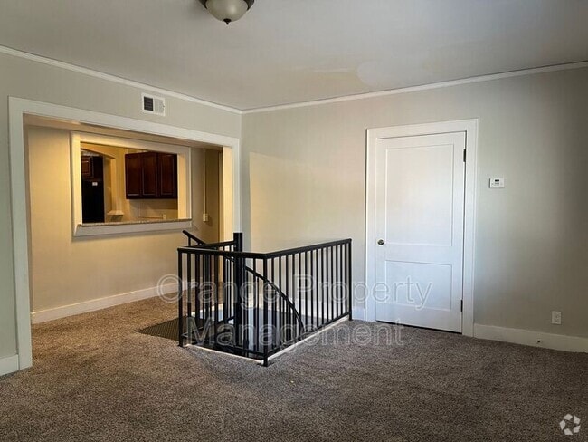 Building Photo - 3302 Burt St Unit #2 Rental