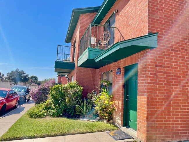 Photo - 8915 McPherson Rd Unidad 16B