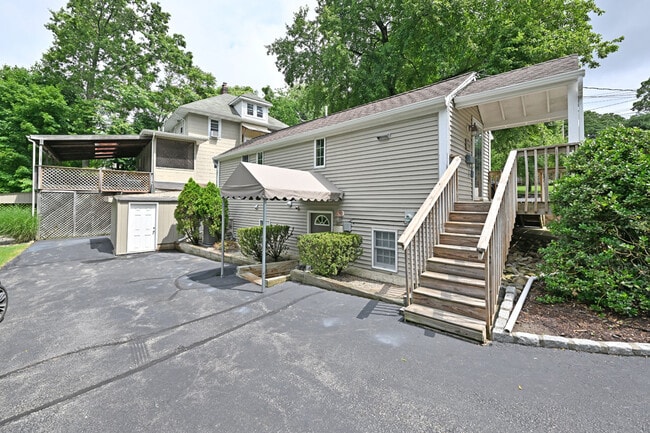 Photo - 211 Godwin Ave