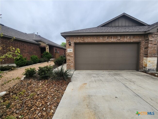 Photo - 1241 FM-306 E