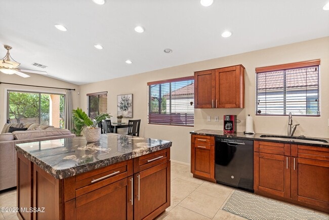 4906 N Sabino Gulch Ct