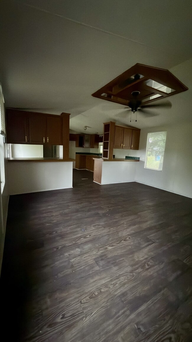 Building Photo - 600 Davis Cir