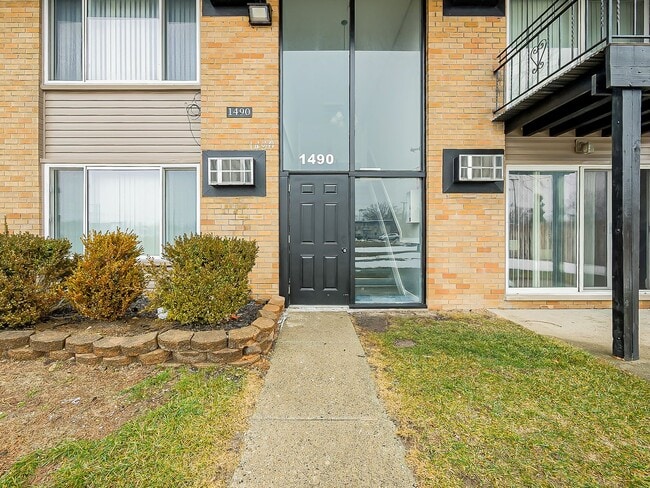 Building Photo - 1490 Nancywood Dr Unit Apt 11