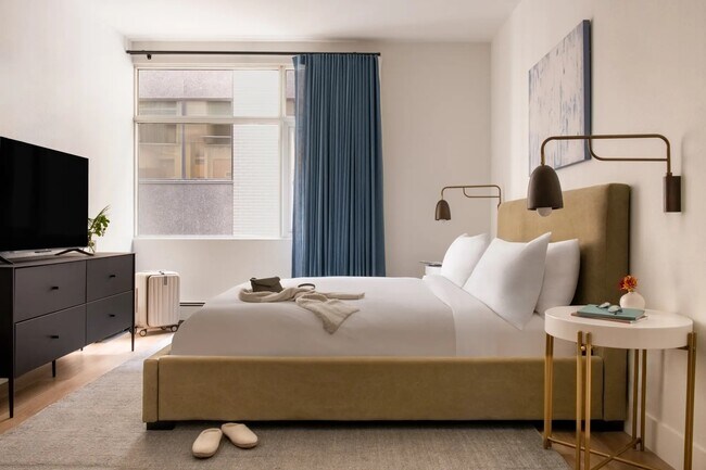 Photo - 161 Laurier Av W