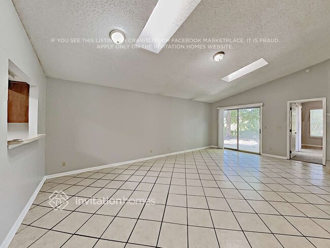Photo - 385 Filmore Dr