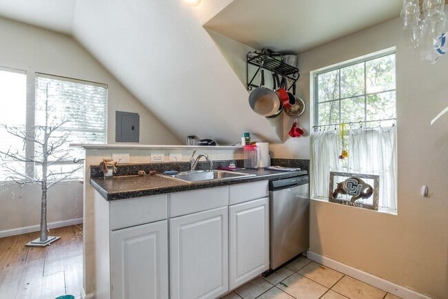 Photo - 2404 Thornton Rd
