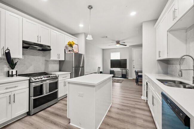 Photo - 8534 Woodlyn Rd