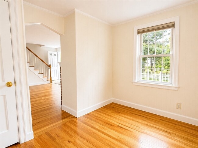 Photo - 106 Russell Rd