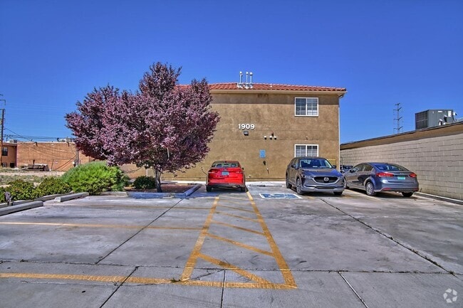 Building Photo - 1918 Buena Unit B Rental
