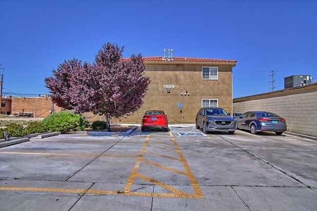Photo - 1918 Buena Apartment Unit B