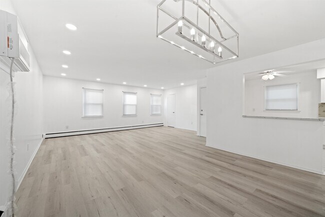 Photo - 64 Isabella Ave Unidad 2