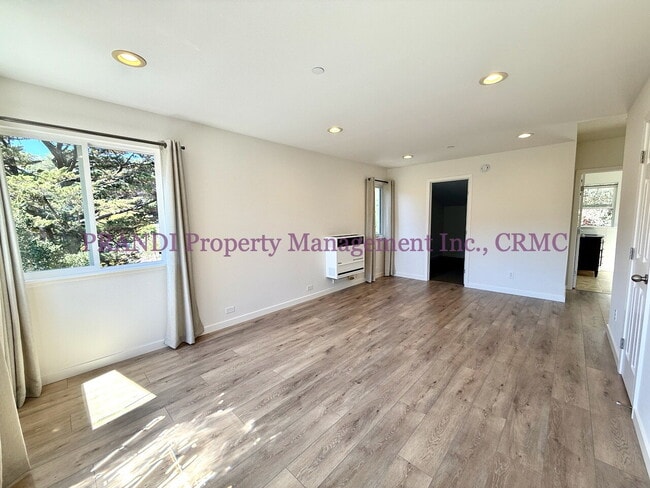 Photo - Top Floor Unit With Bonus Room in Gerstle ...