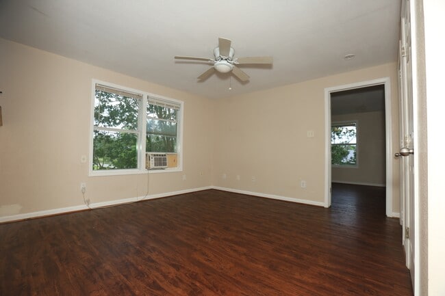256 E Pecan Ln