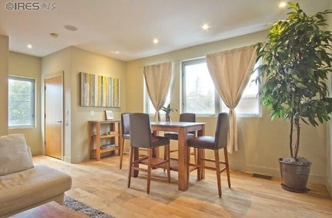 Photo - Elegant Contemporary Town Home with 2 bedrooms/4 baths with Private Elevator Coming Available Soon!