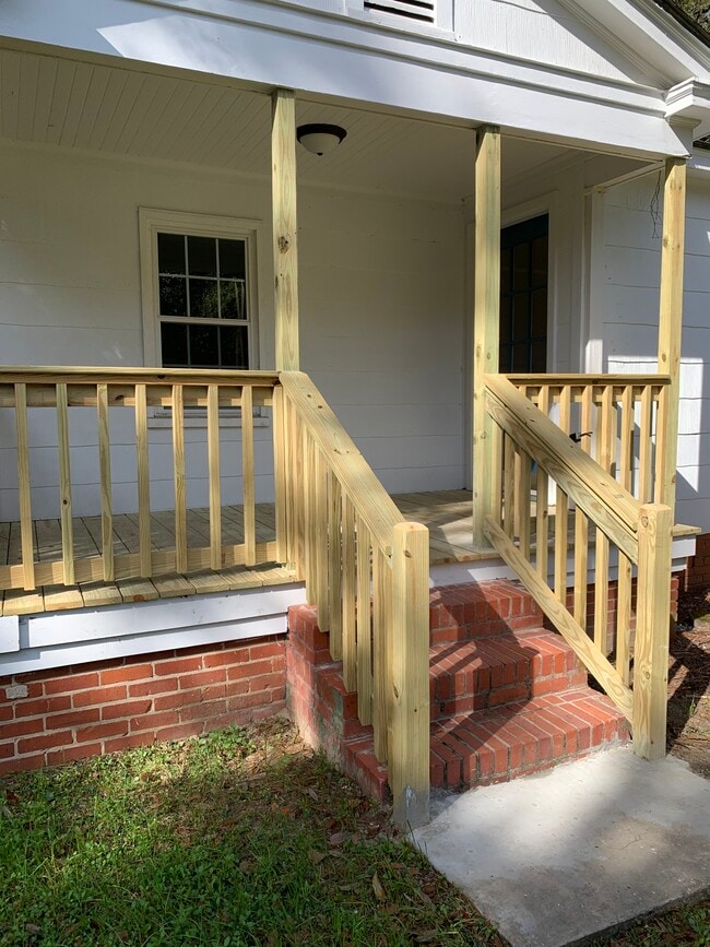 Photo - 114 Ellinor St