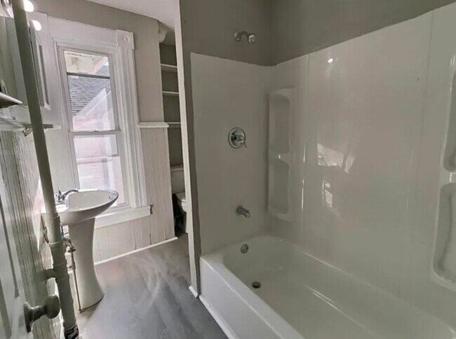 Photo - 975 Grant Ave Unidad 2